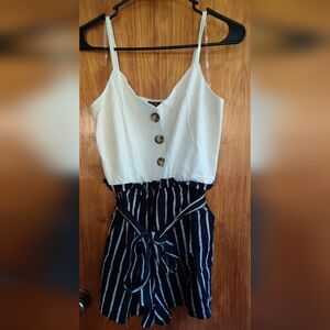 ❤️‍🔥White and Black Striped Button-Front Romper